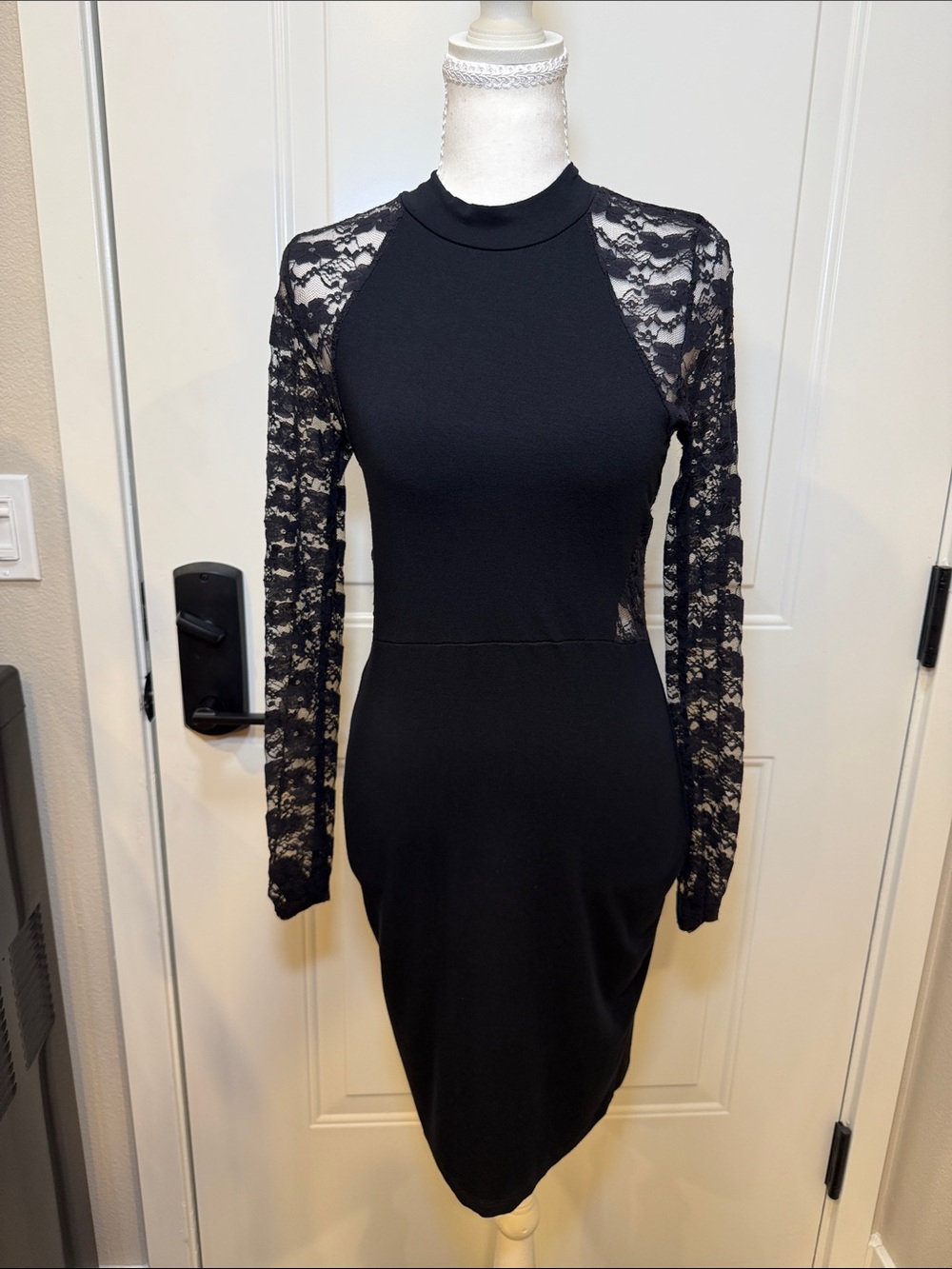 Black Lace-Sleeve Long Sleeve Bodycon Dress